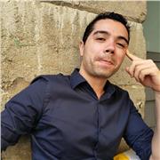 Professeur de portugais natif, niveau C1 en français, bonnes connaissances en anglais et mathématique, diplômé en histoire à l'Université de São Paulo et étudiant du cours de Lettres Modernes à la Sorbonne Université